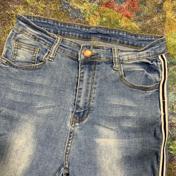 Falmer Heritage Distressed Jeans - Picture 5 of 12